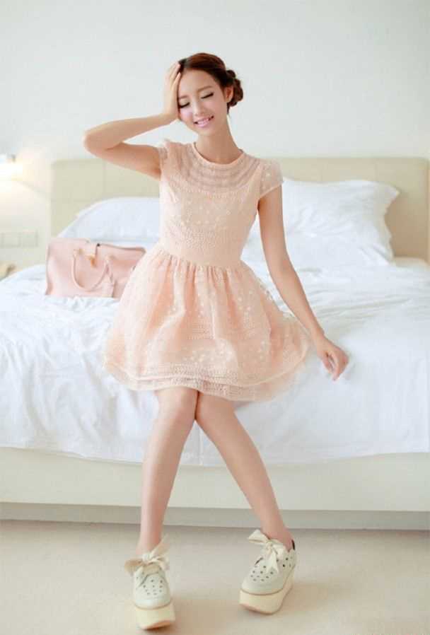 优质清纯美女胡欢欢裸色裙装图片