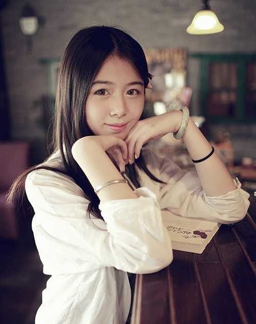 最全清纯美女室内高清壁纸