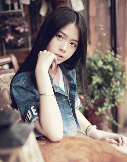 最全清纯美女室内高清壁纸