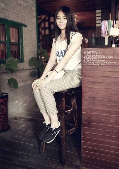 最全清纯美女室内高清壁纸