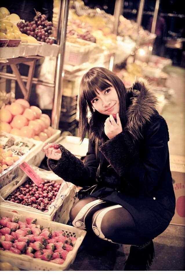 精选清纯美女校花街拍集图册