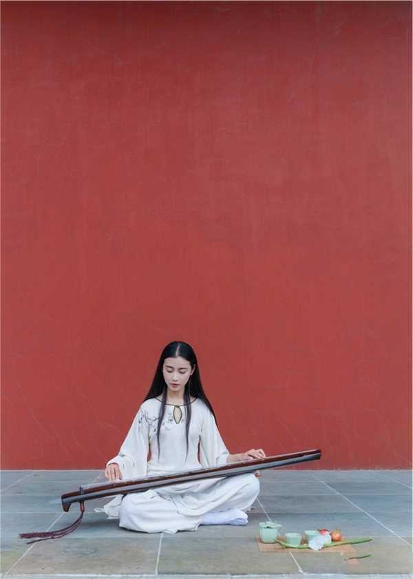 精选清纯古典风美女户外迷人图册