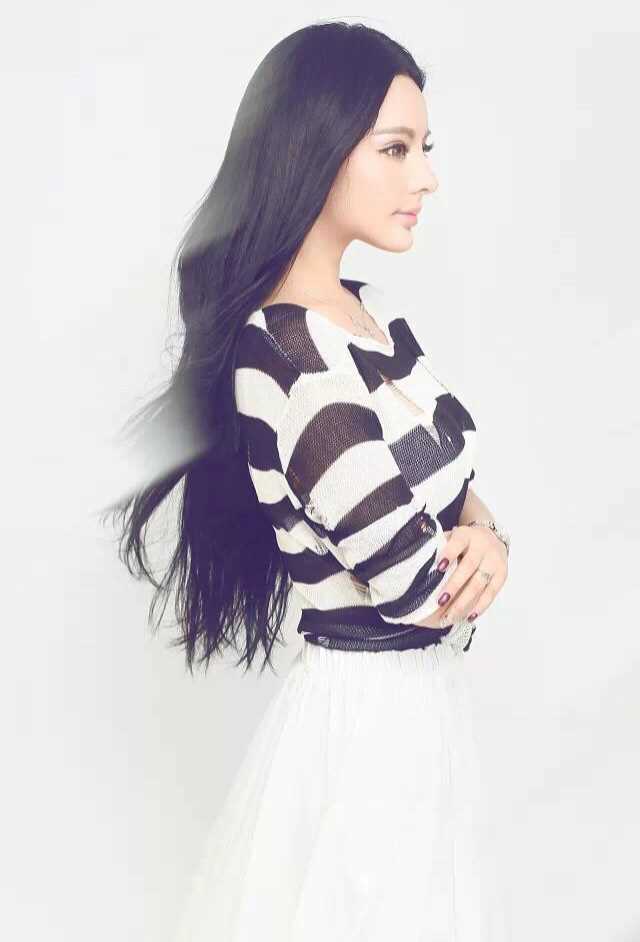 特别专辑清纯美女冯雨芝户外迷人照图片