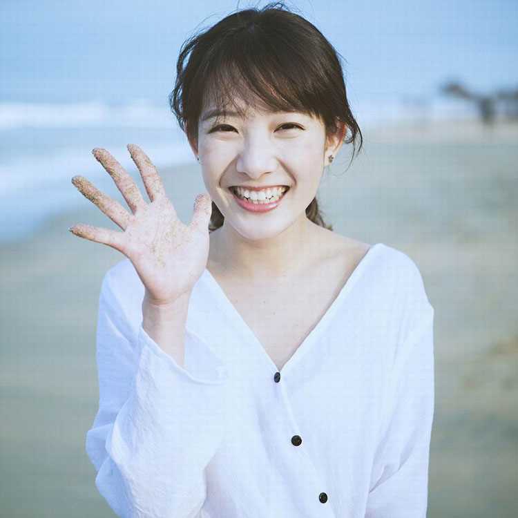 优质清纯白衫美女海边迷人相册
