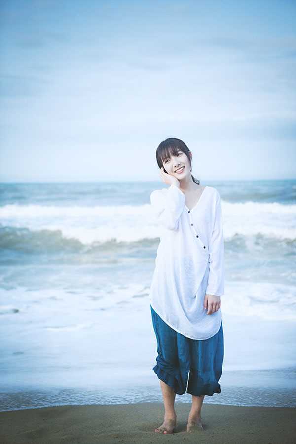 优质清纯白衫美女海边迷人相册