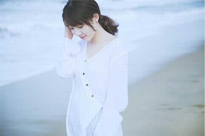 优质清纯白衫美女海边迷人相册