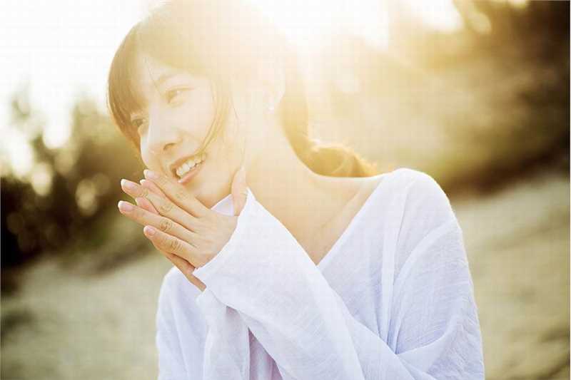 优质清纯白衫美女海边迷人相册