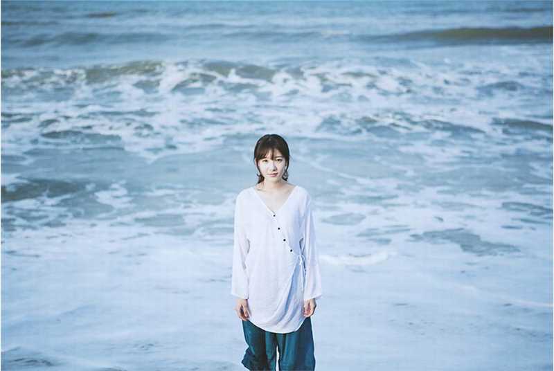 优质清纯白衫美女海边迷人相册