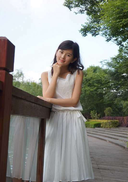 精选清纯女孩户外唯美大片图册