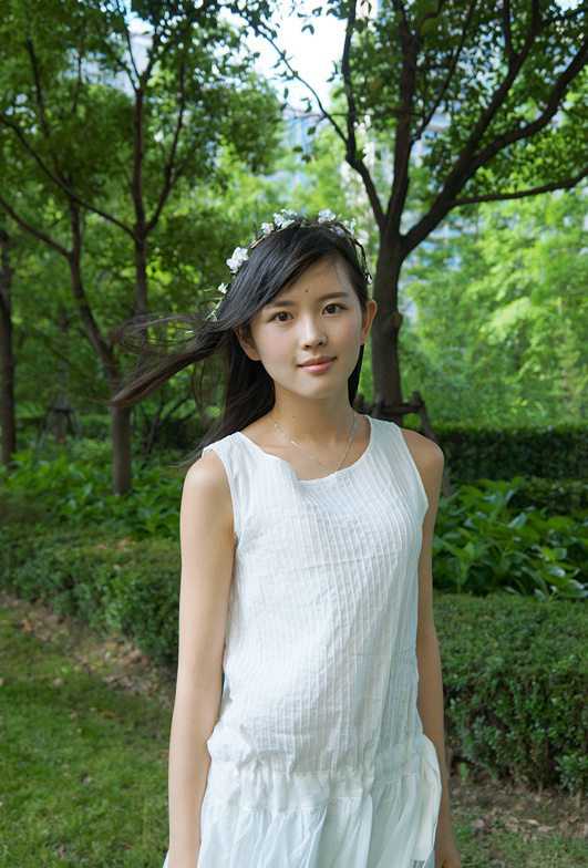 精选清纯女孩户外唯美大片图册