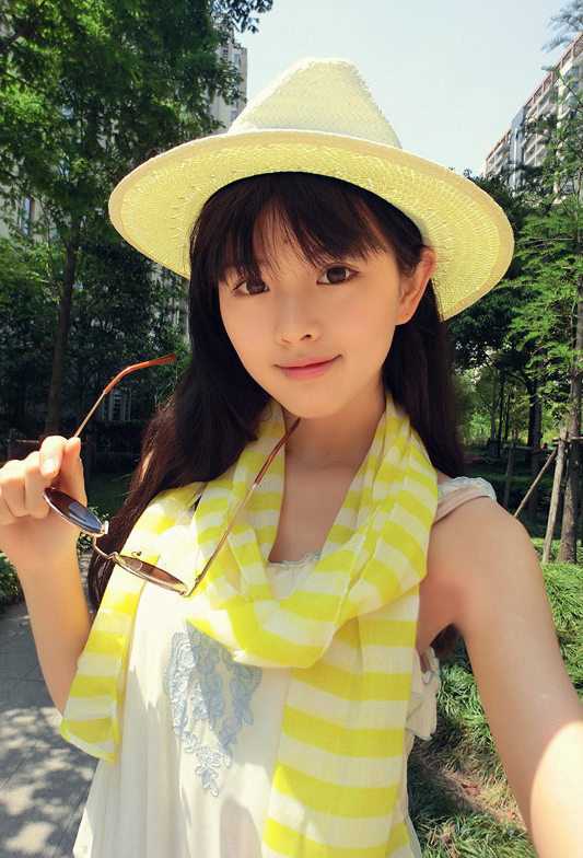 精选清纯女孩户外唯美大片图册