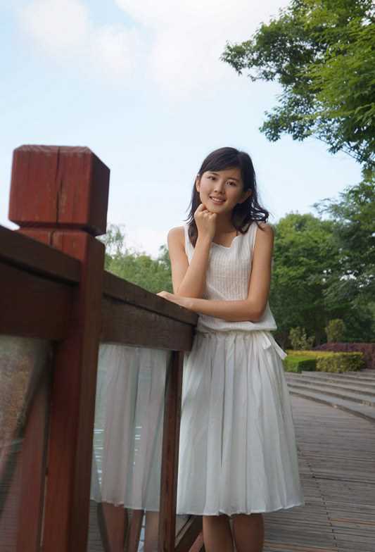 精选清纯女孩户外唯美大片图册