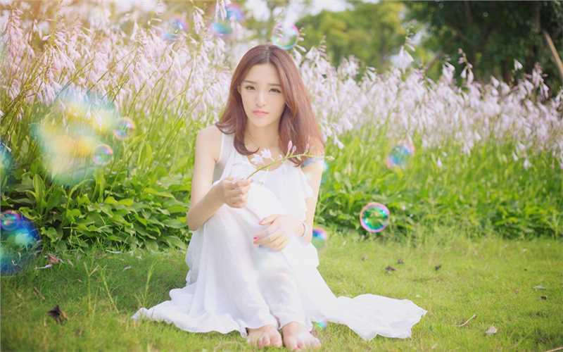 最新夏日清纯美女户外美照壁纸