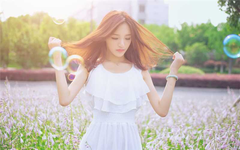 最新夏日清纯美女户外美照壁纸