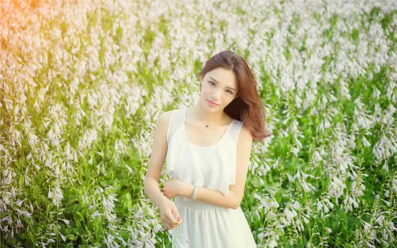 最新夏日清纯美女户外美照壁纸