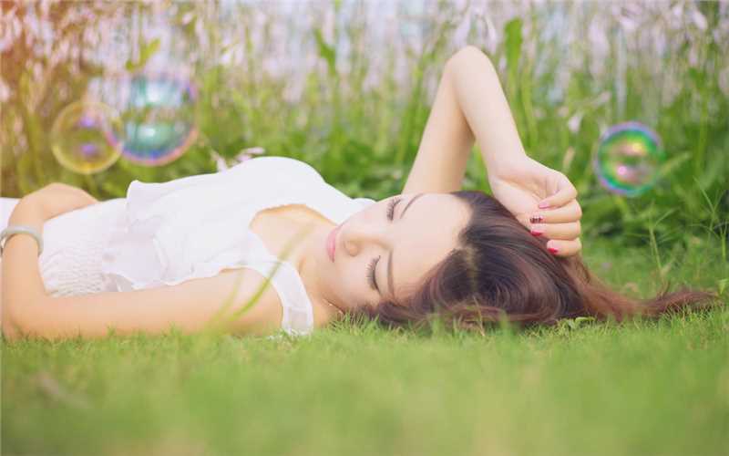 最新夏日清纯美女户外美照壁纸