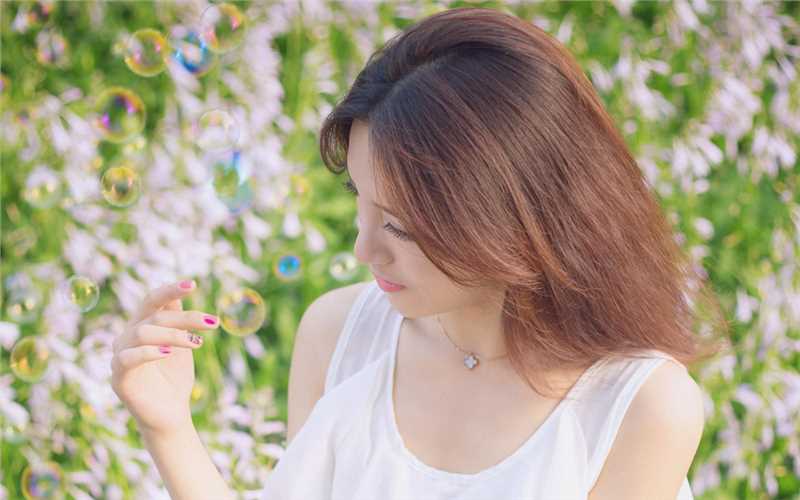 最新夏日清纯美女户外美照壁纸