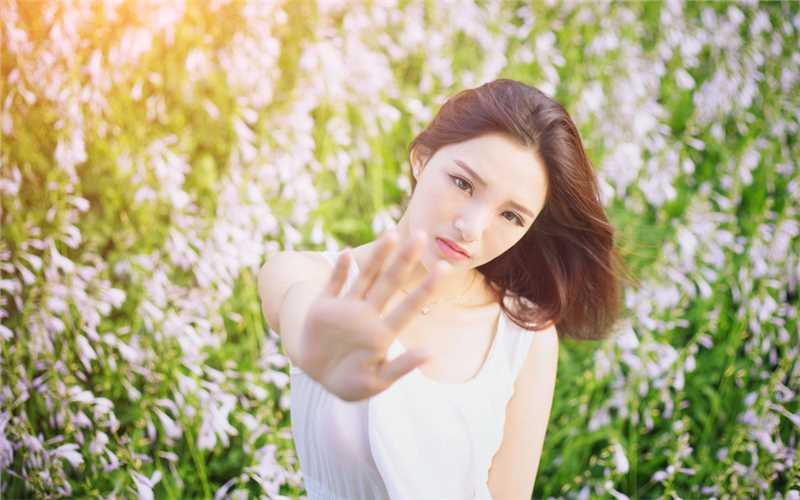 最新夏日清纯美女户外美照壁纸