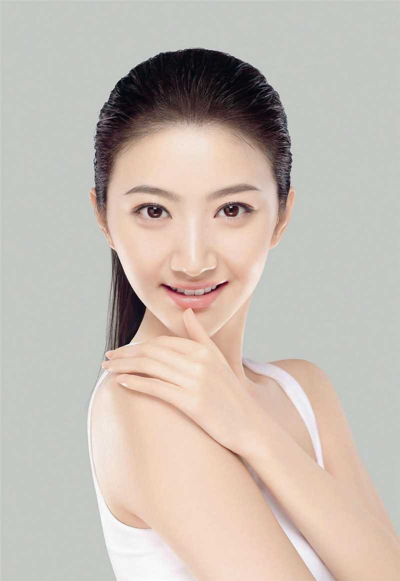 清纯白裙美女室内图