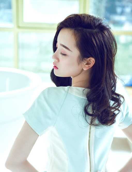 优质清纯可爱美女高清迷人相册