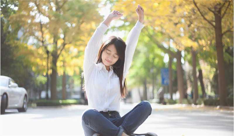 最新清纯美女操场唯美图集