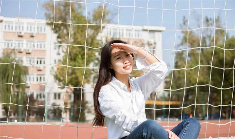 最新清纯美女操场唯美图集