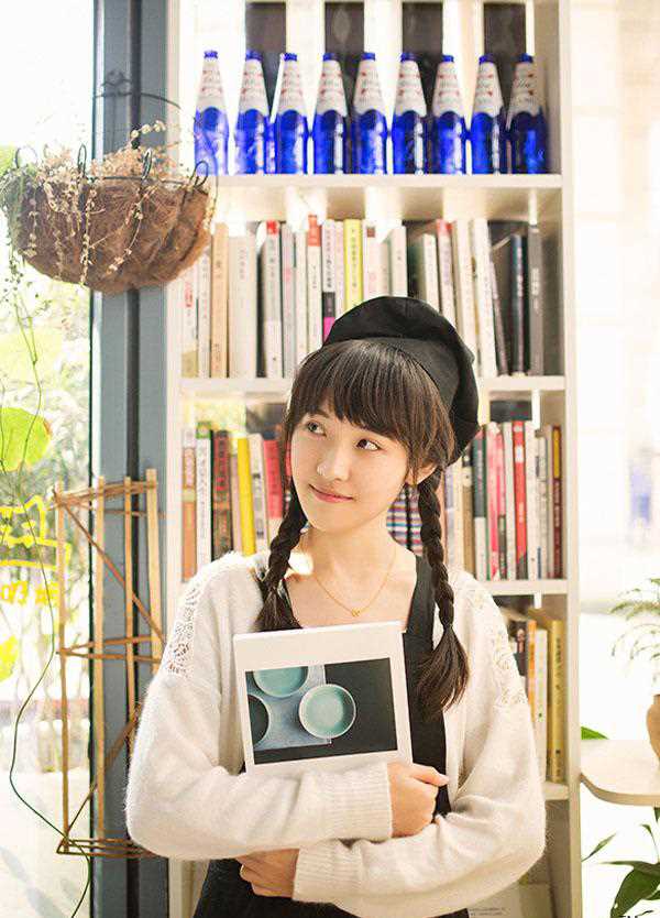 特别专辑清纯可爱少女室内大片