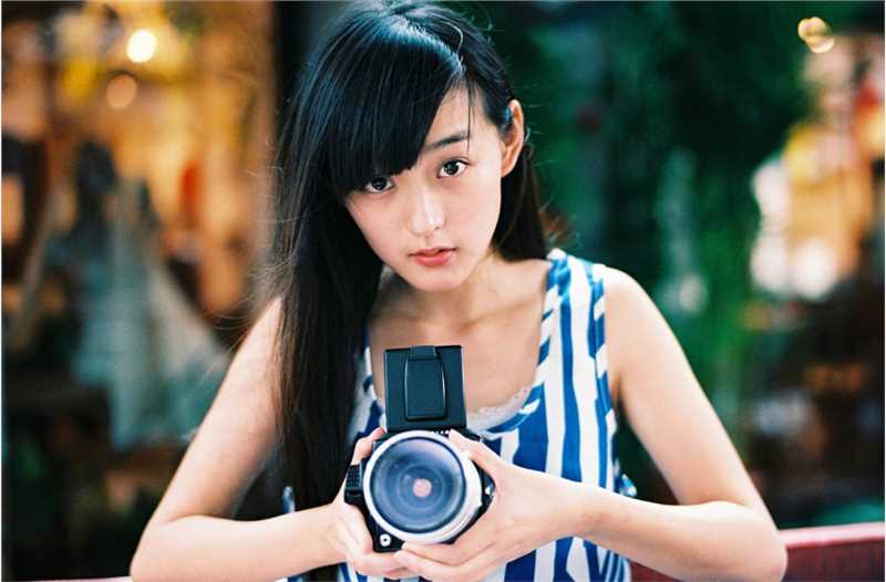 高清清纯美女何泓姗户外迷人图集