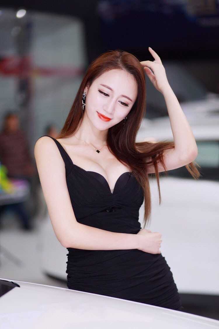 特别专辑半露波涛车模美女娇美性感胸大腿长大胆记清图片