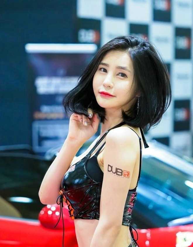 最全韩国气质短发车模美女内衣性感细腰大长腿壁纸