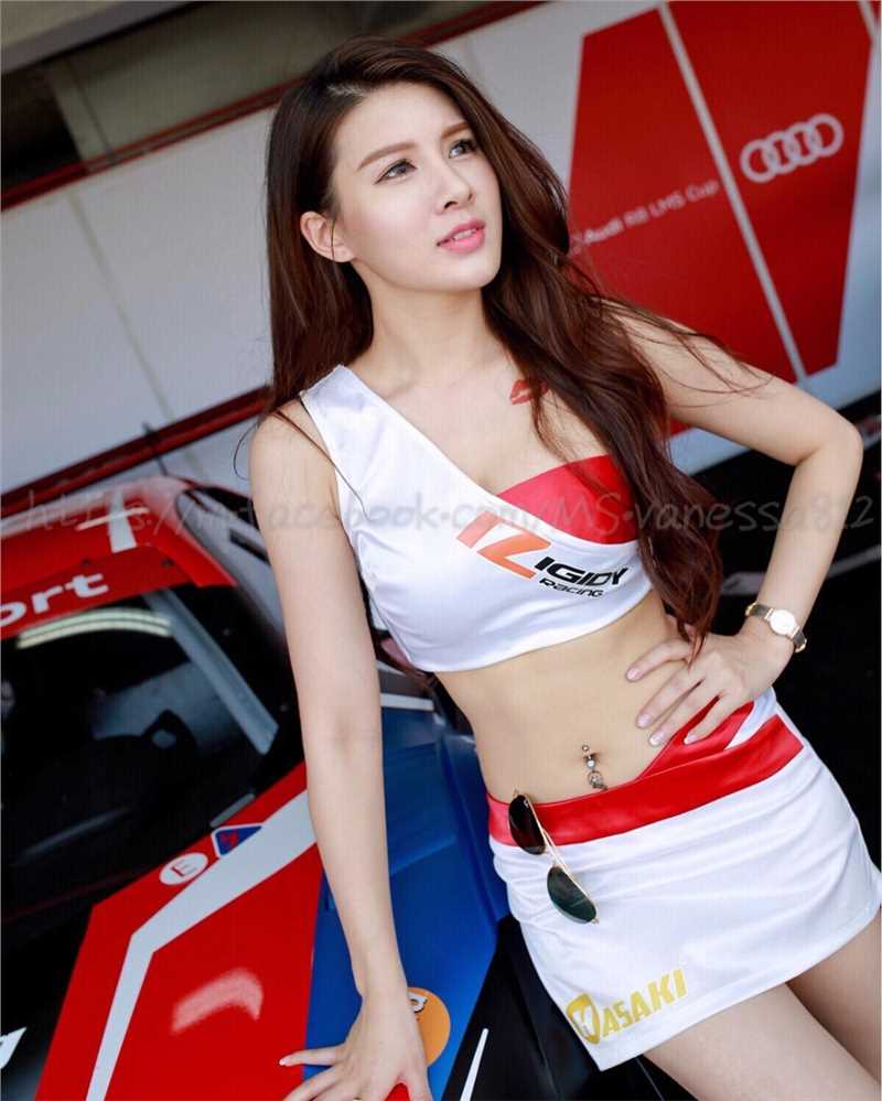 优质台湾美女车模爱语莎低胸诱人照相册