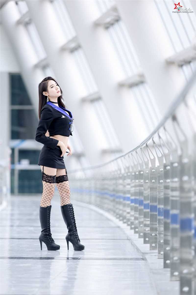 韩国车模闵侑琳抹胸短裙酥胸诱惑