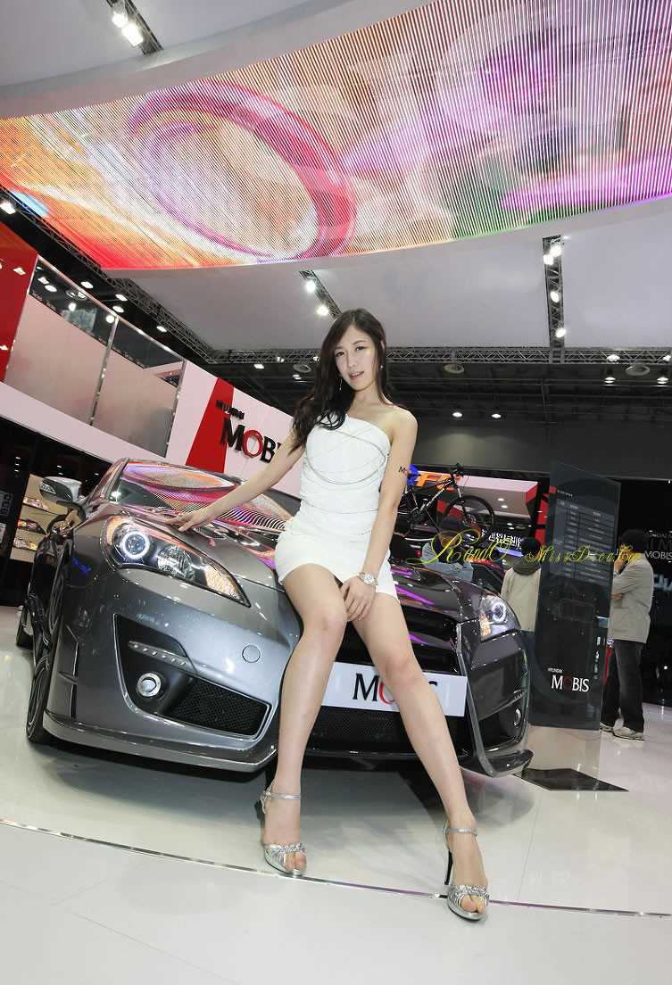 高清韩国美女车模图片长腿迷人图集