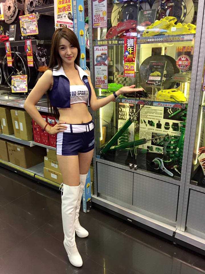 最全长腿大胸车模小芯甜美亮眼图片壁纸