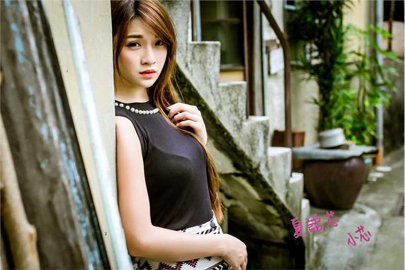 最全长腿大胸车模小芯甜美亮眼图片壁纸