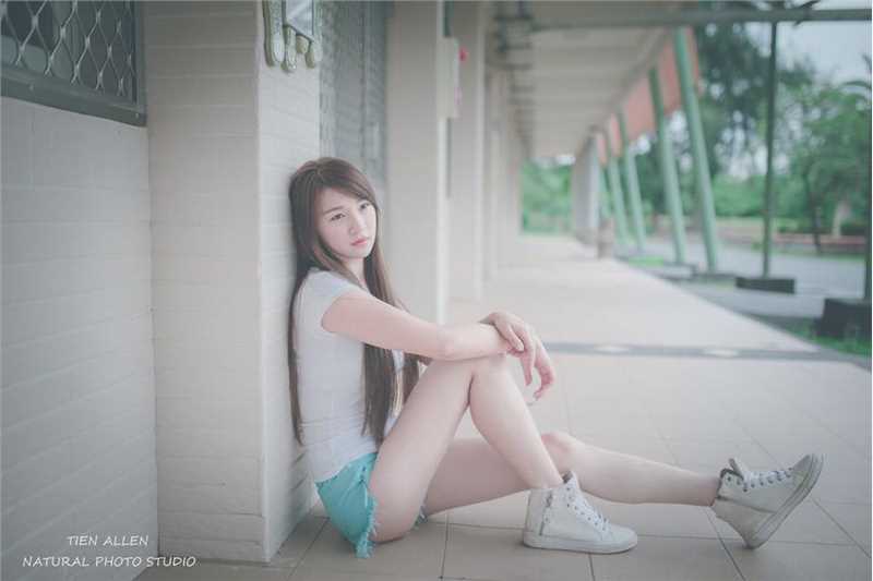 最全长腿大胸车模小芯甜美亮眼图片壁纸