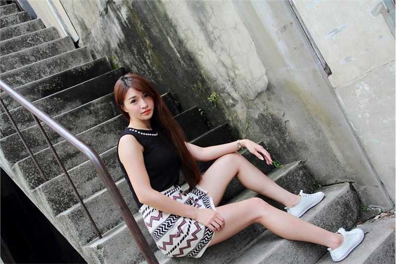 最全长腿大胸车模小芯甜美亮眼图片壁纸