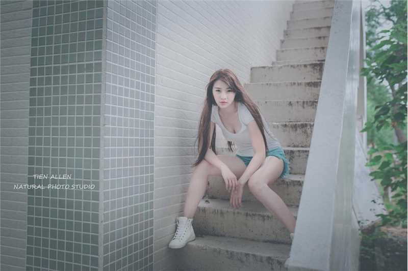 最全长腿大胸车模小芯甜美亮眼图片壁纸