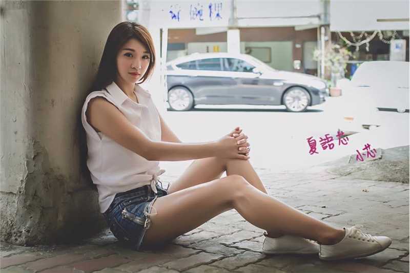 最全长腿大胸车模小芯甜美亮眼图片壁纸