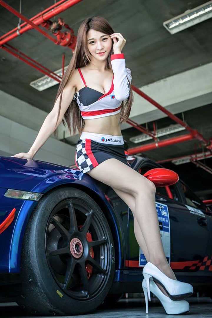 最全长腿大胸车模小芯甜美亮眼图片壁纸