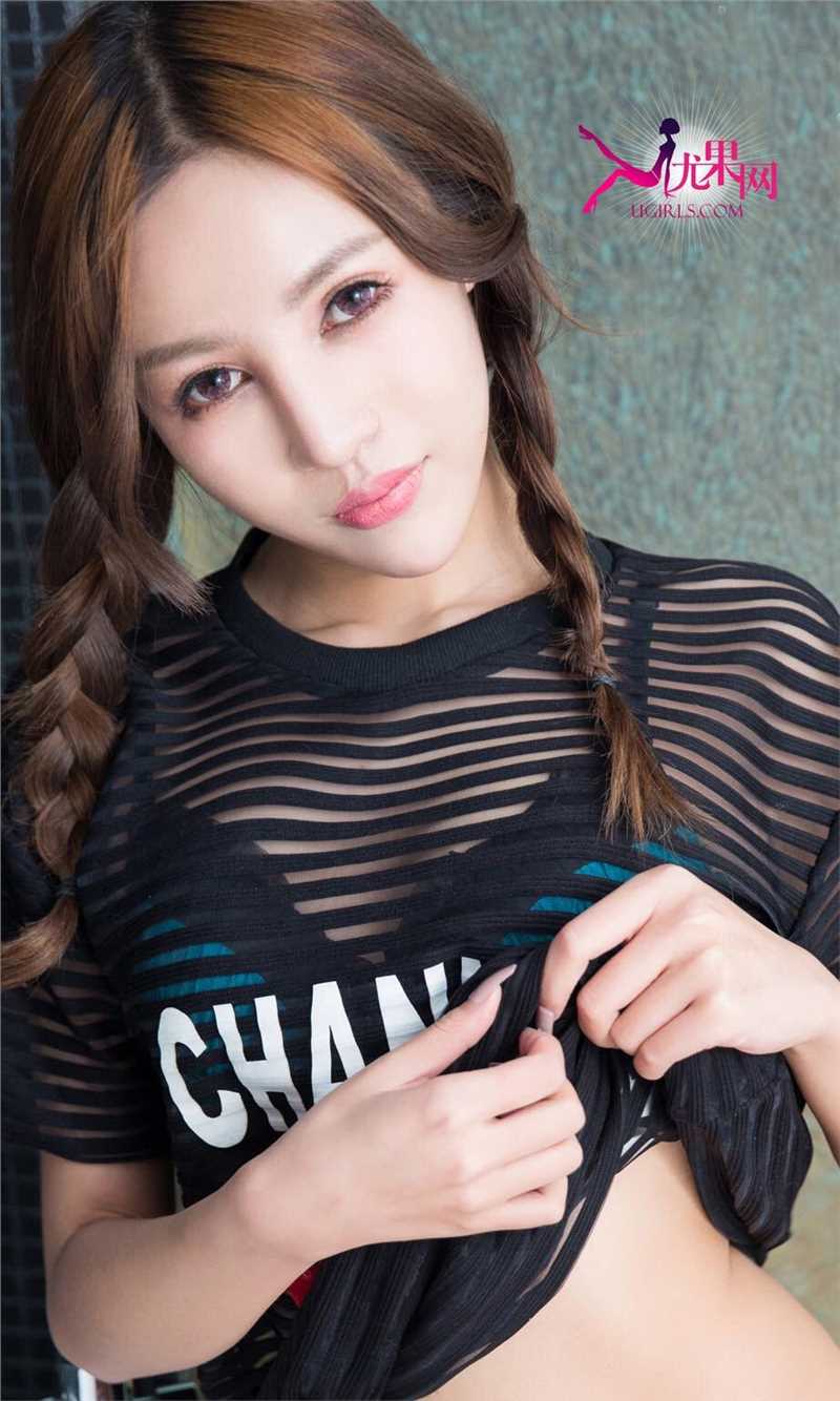 精选爱尤物国内知名车模李娅萦性感内衣私房照图册