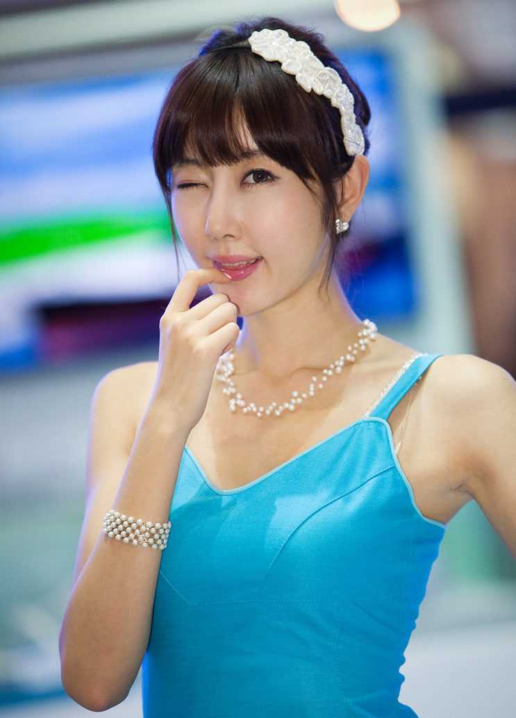 精选韩国美女车模崔星儿车展图片图册