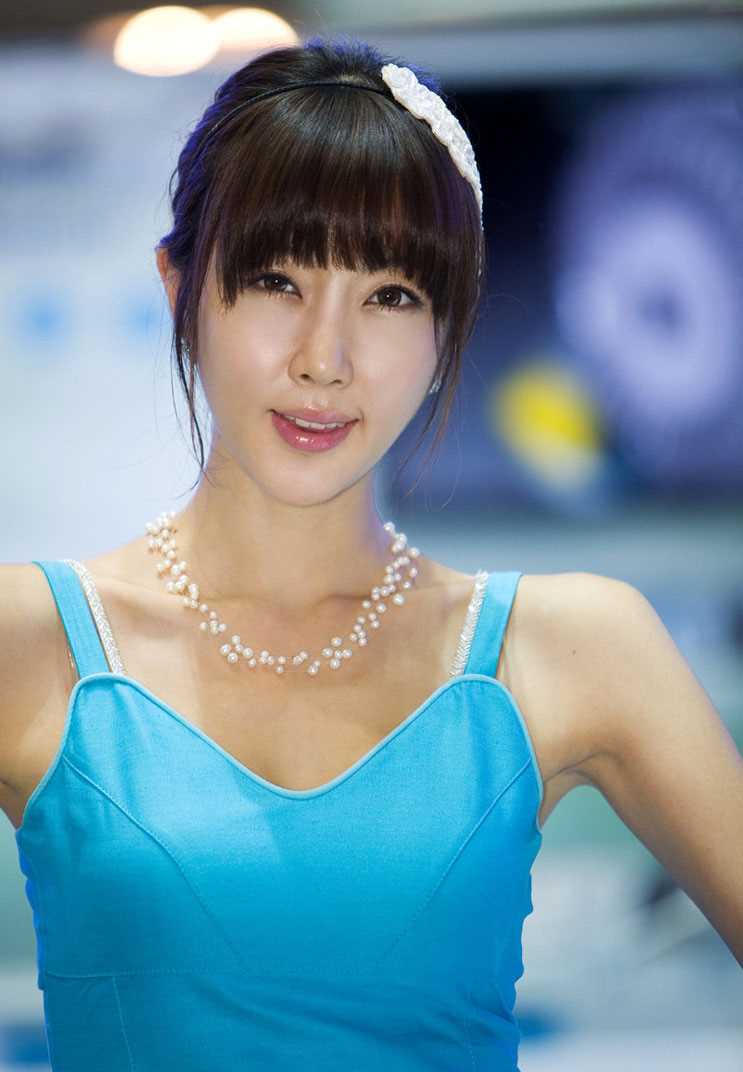 精选韩国美女车模崔星儿车展图片图册