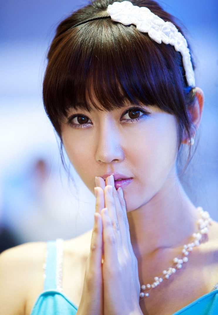 精选韩国美女车模崔星儿车展图片图册