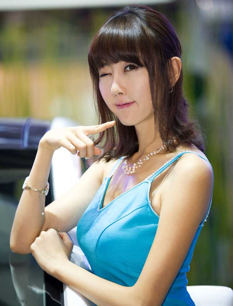 精选韩国美女车模崔星儿车展图片图册