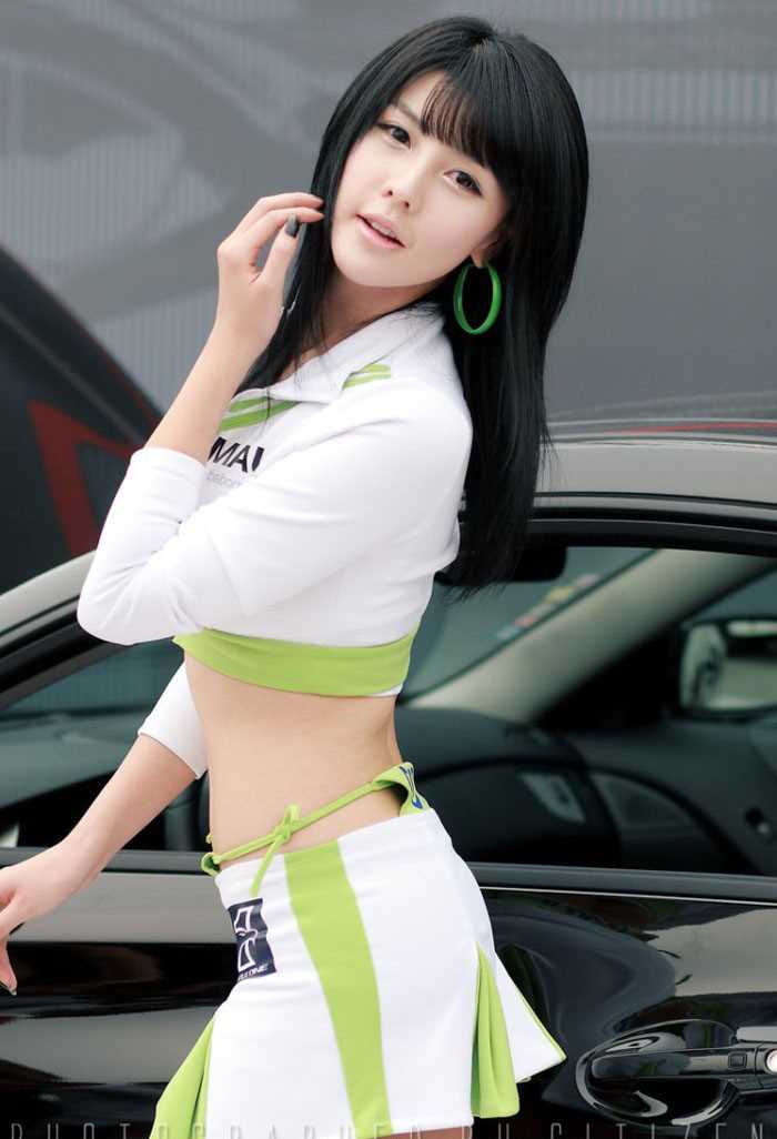 最全韩国极品美女车模李智友赛车场上的迷人相册