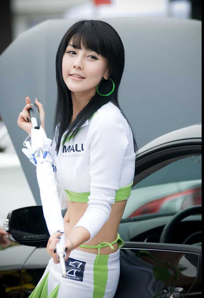 最全韩国极品美女车模李智友赛车场上的迷人相册