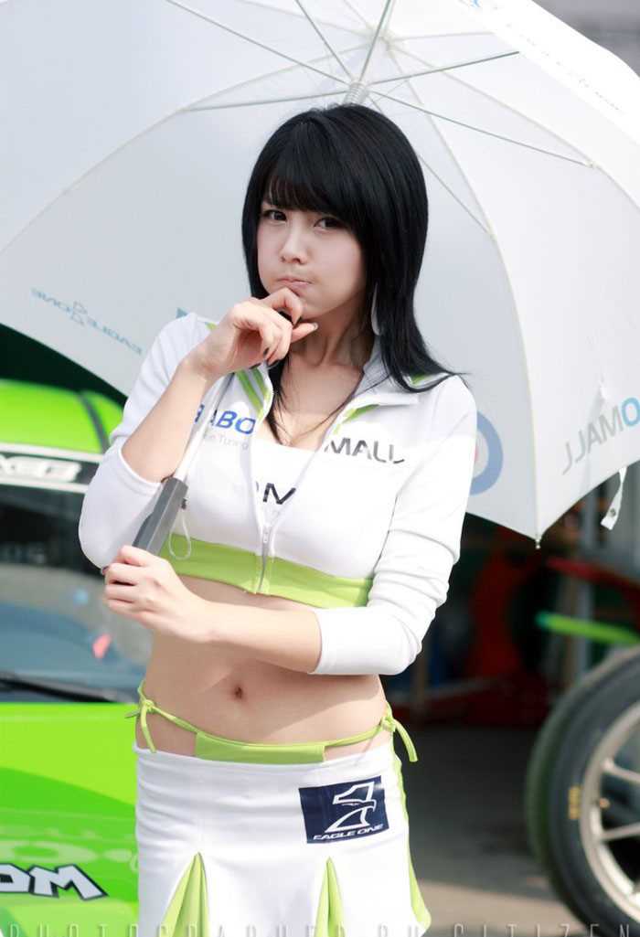 最全韩国极品美女车模李智友赛车场上的迷人相册