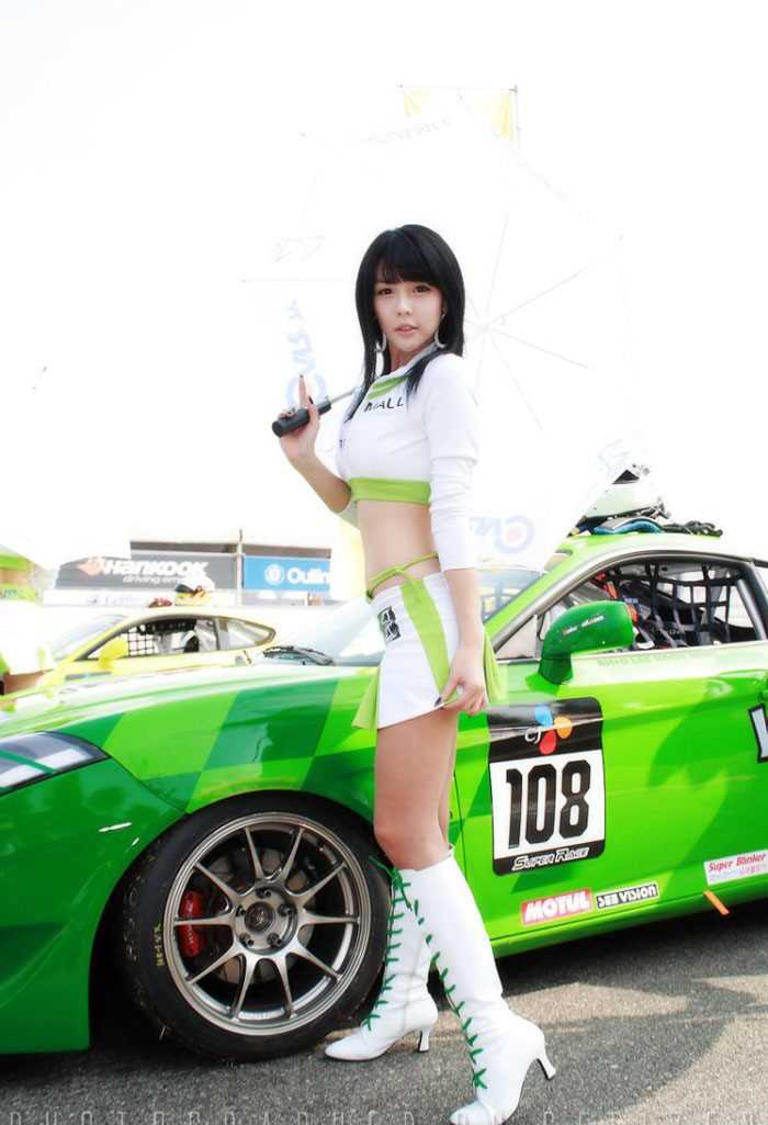 最全韩国极品美女车模李智友赛车场上的迷人相册