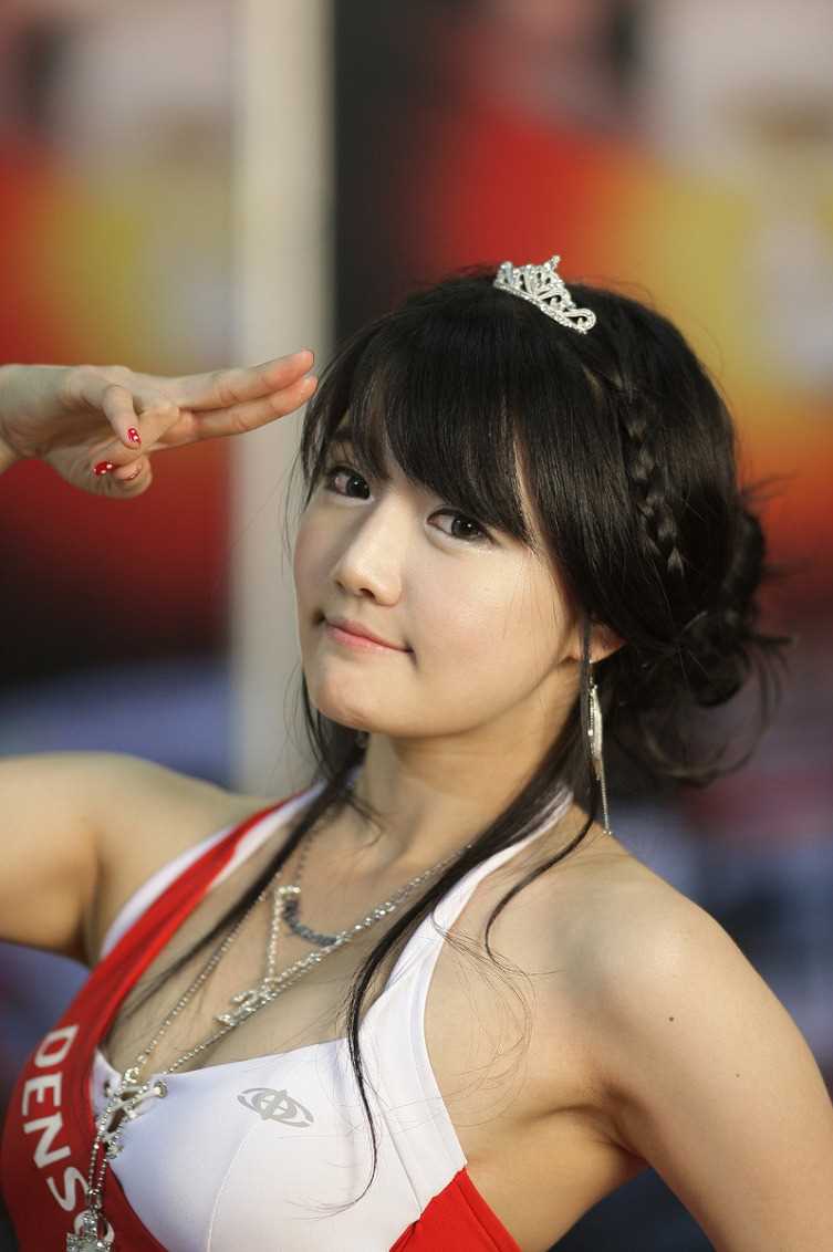 最新韩国车展上的性感可爱嫩模卖萌图集